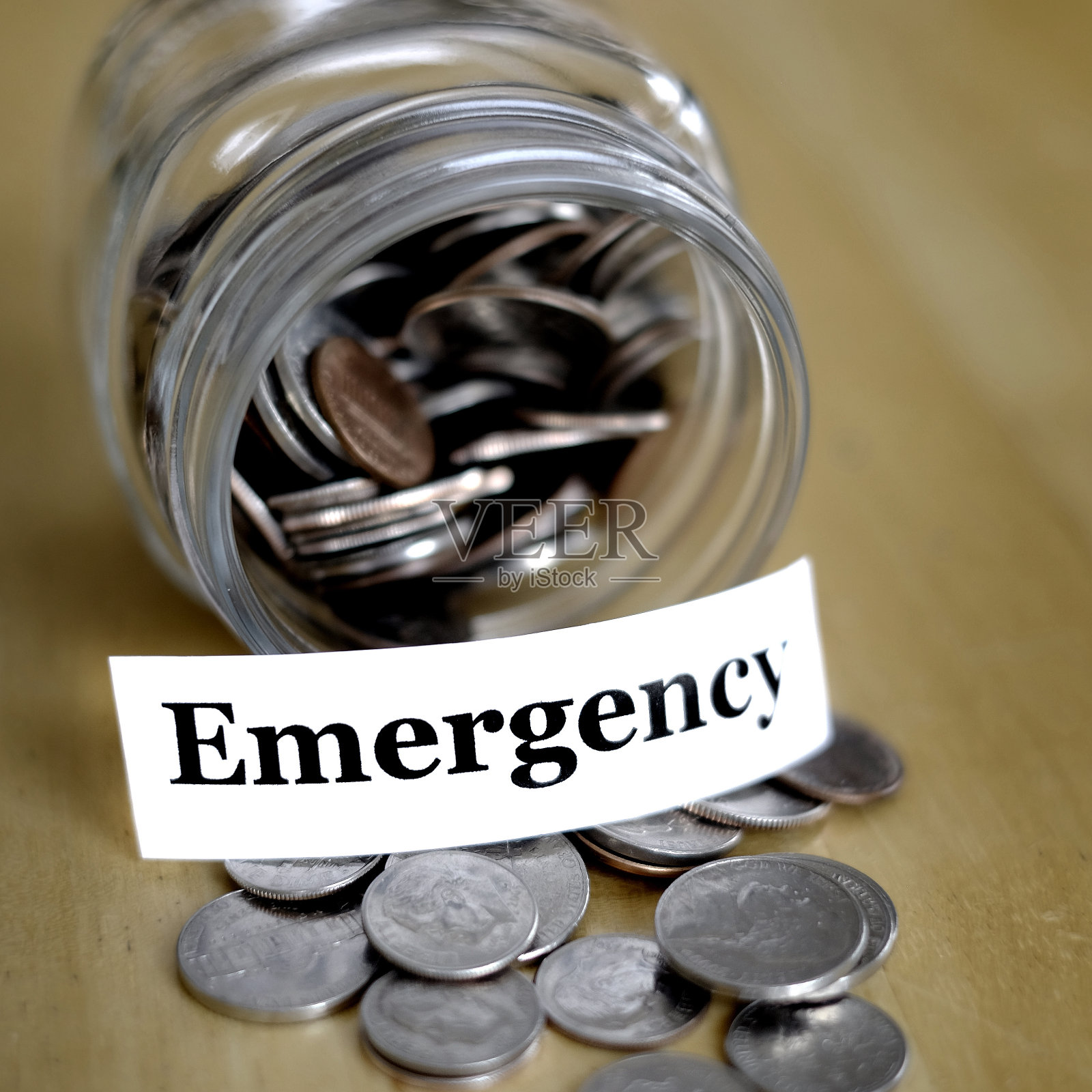 储蓄和投资退休IRA 401k大学雨天存钱罐照片摄影图片