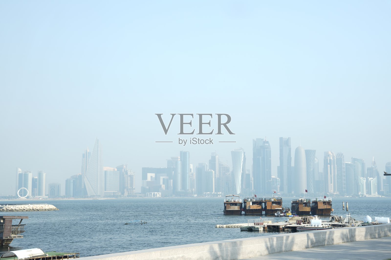 多哈的雾和海景照片摄影图片