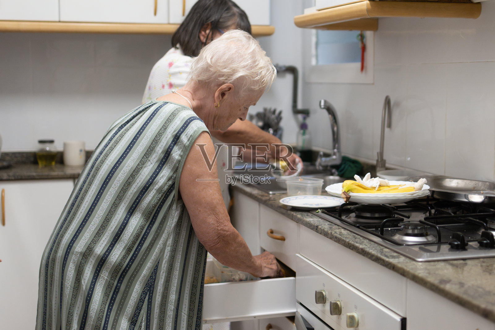 分担家务。照片摄影图片