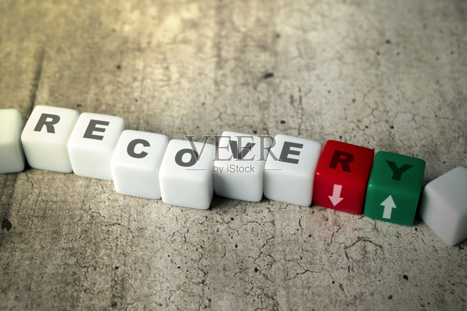 带有恢复文本的小立方体行照片摄影图片