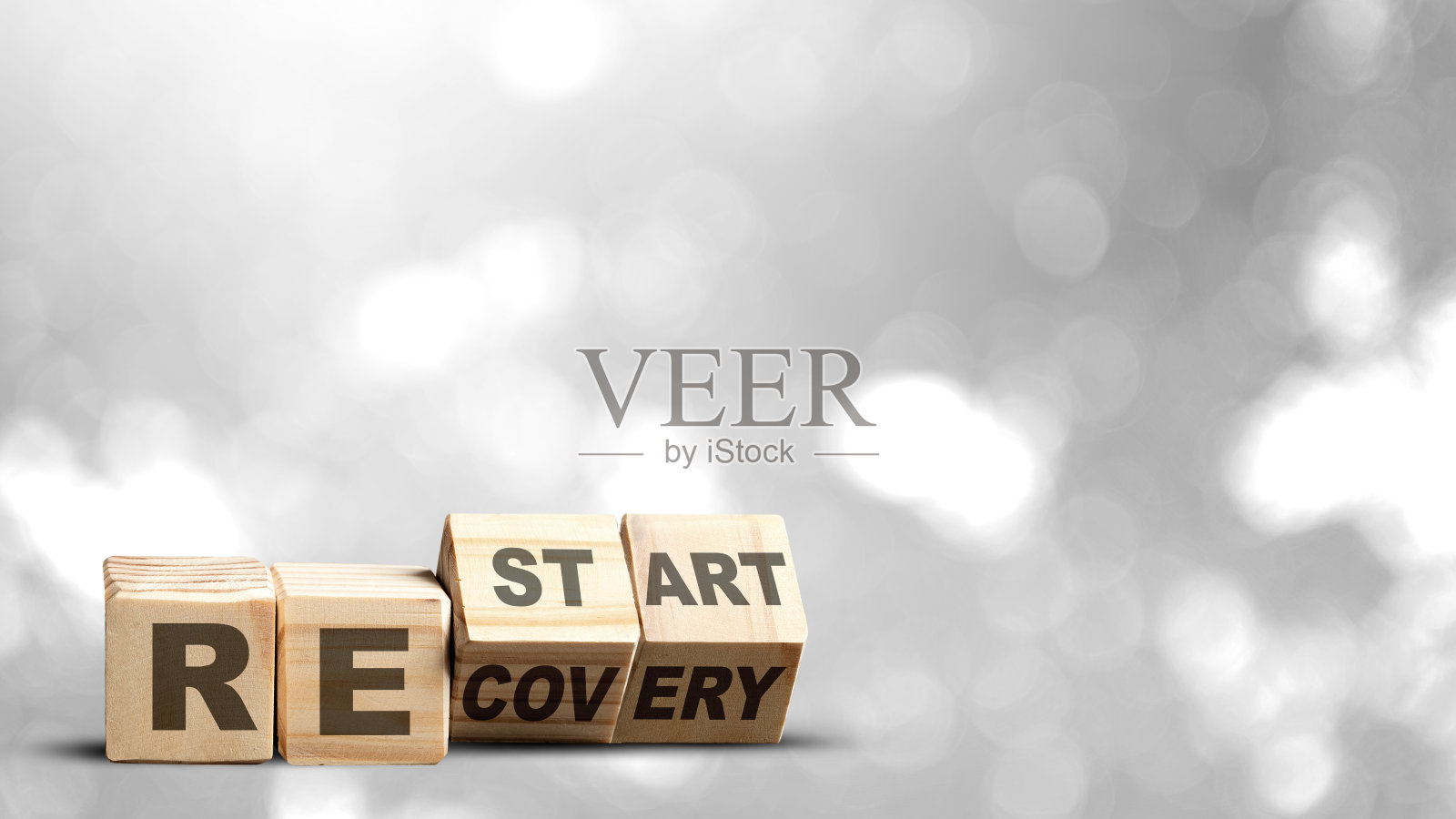 一排木立方体从“恢复”变成了“重启”照片摄影图片