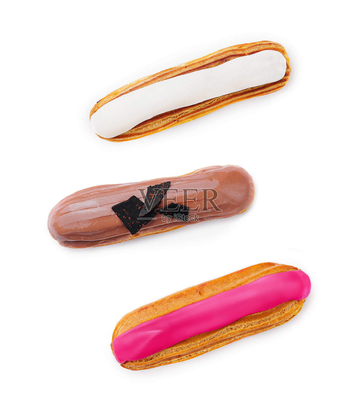 三个不同的泡芙放在一个白色盘子里，在白色的背景上分开照片摄影图片