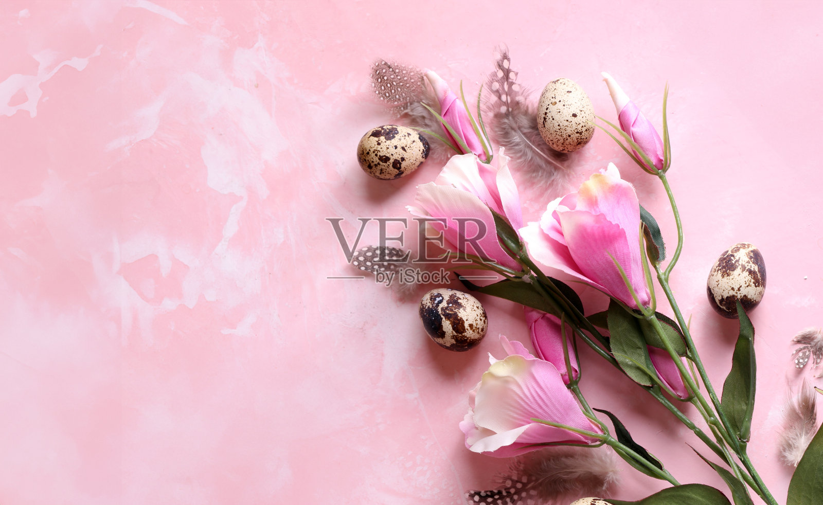 用鹌鹑蛋和花组成的复活节作文照片摄影图片