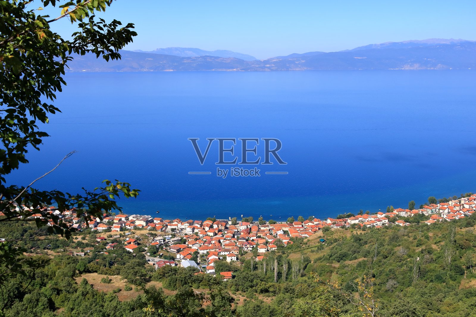 从北马其顿的Elshani到Lagadin和Pestani俯瞰奥赫里德湖照片摄影图片