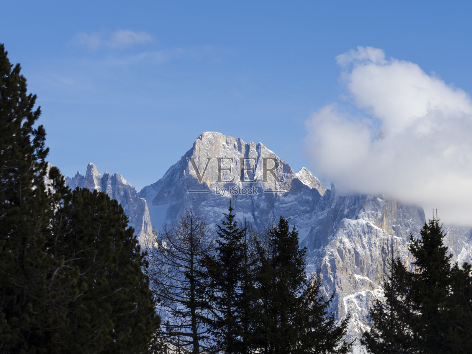 冬天的山景照片摄影图片