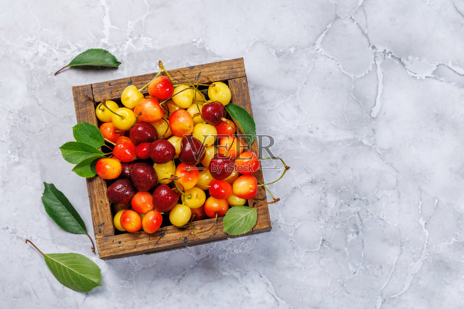 充满活力和色彩的樱桃，充满了甜美的汁水照片摄影图片