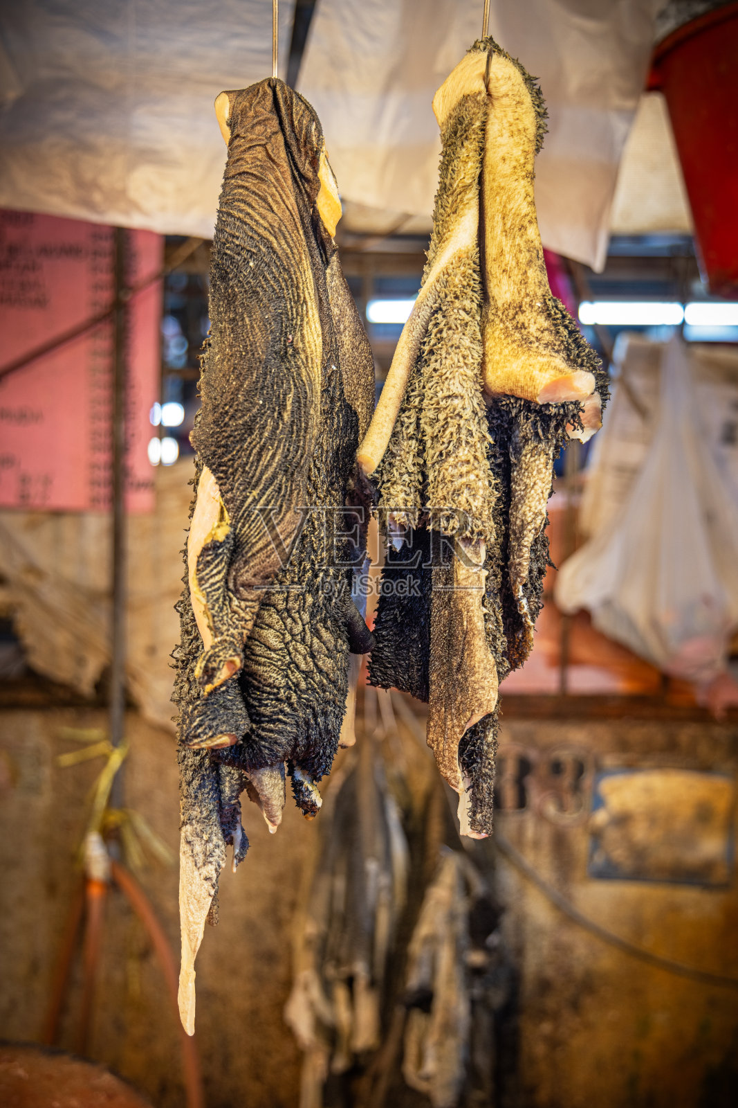 市场摊位上出售的牛肚照片摄影图片