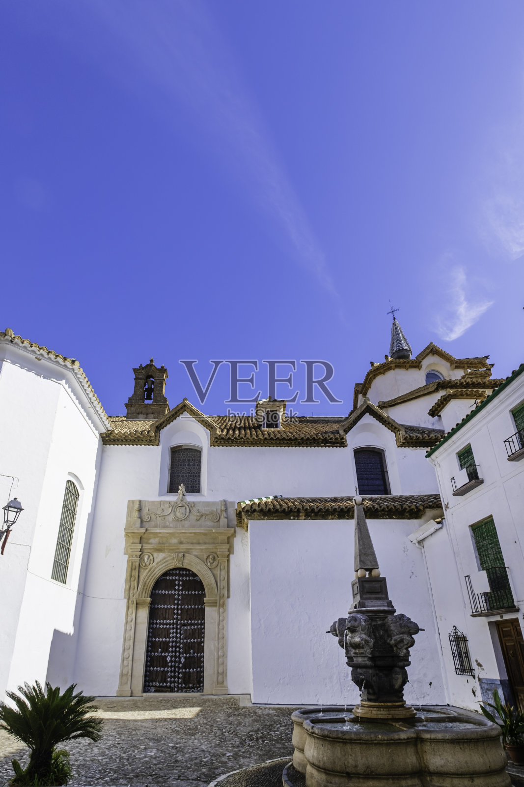 位于Priego de Córdoba市中心的圣母升天教堂(西班牙安达卢西亚)照片摄影图片