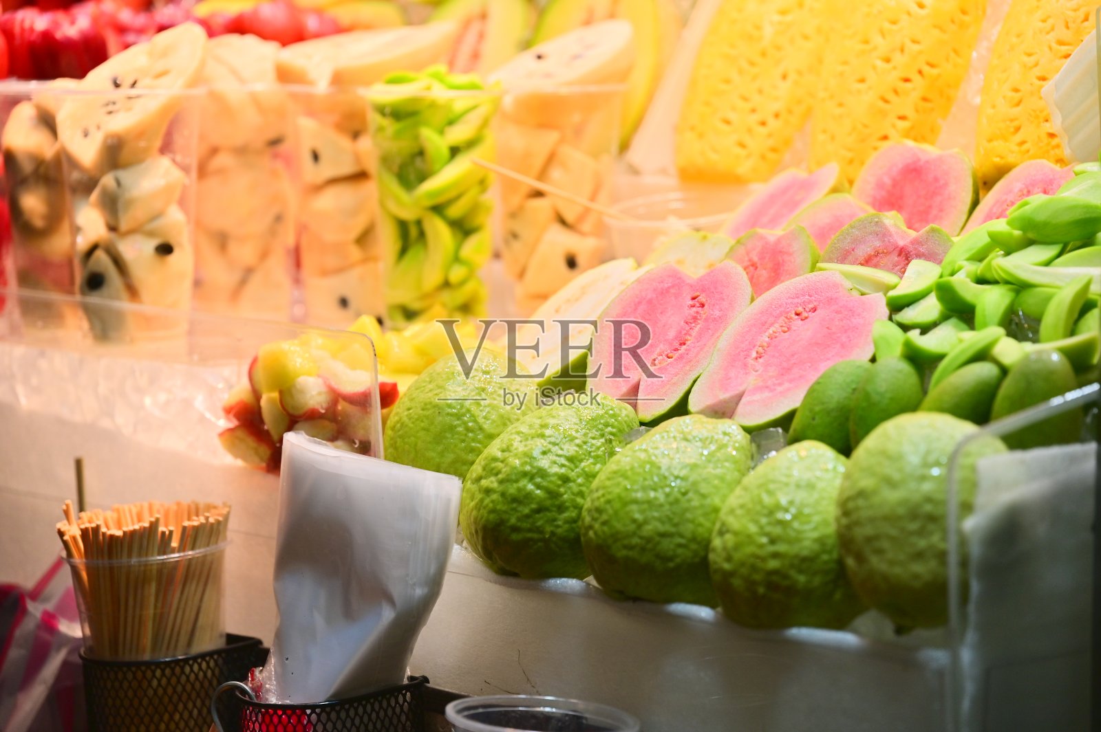 夜市的水果摊照片摄影图片