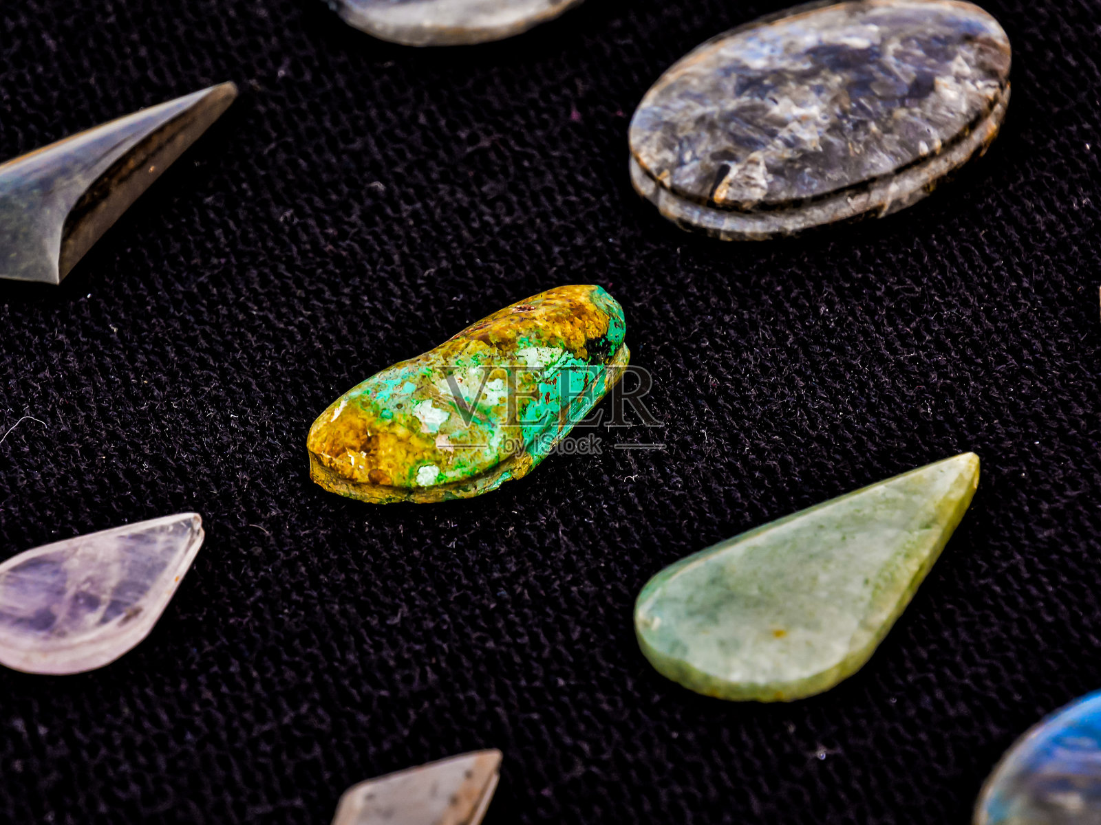 半珍贵的岩石宝石照片摄影图片