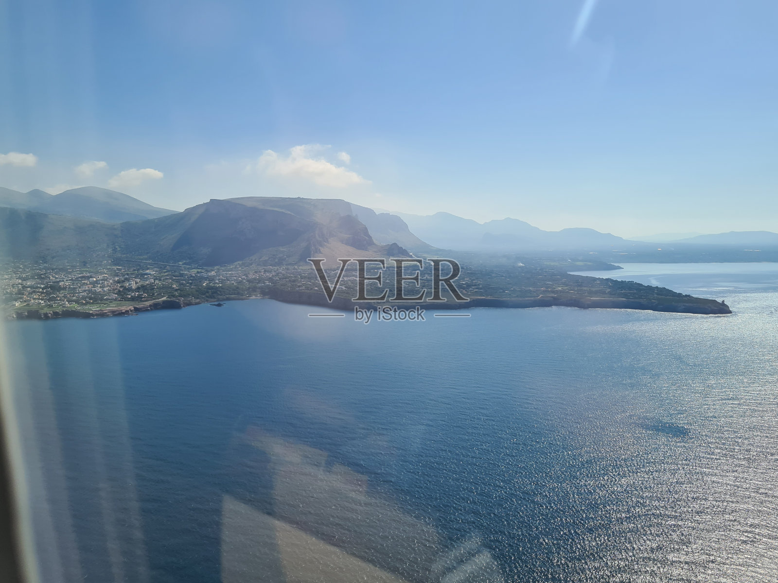 从飞机上看西西里岛的海岸照片摄影图片