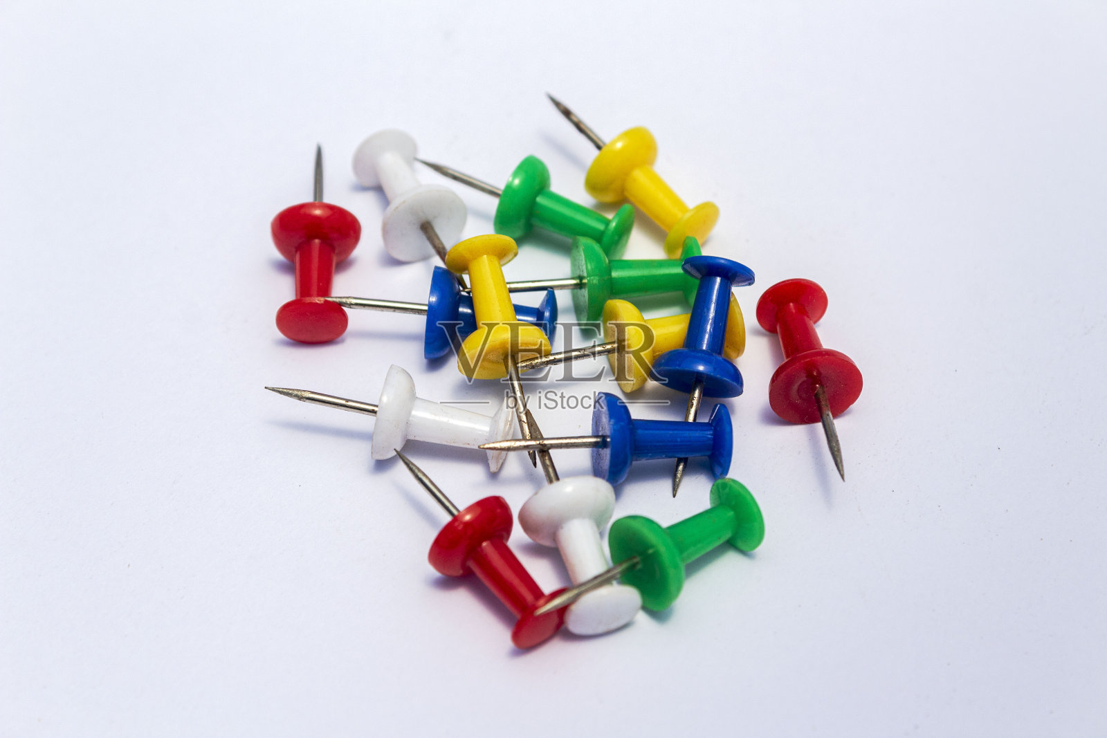 成堆的彩色推销孤立在白色的背景照片摄影图片