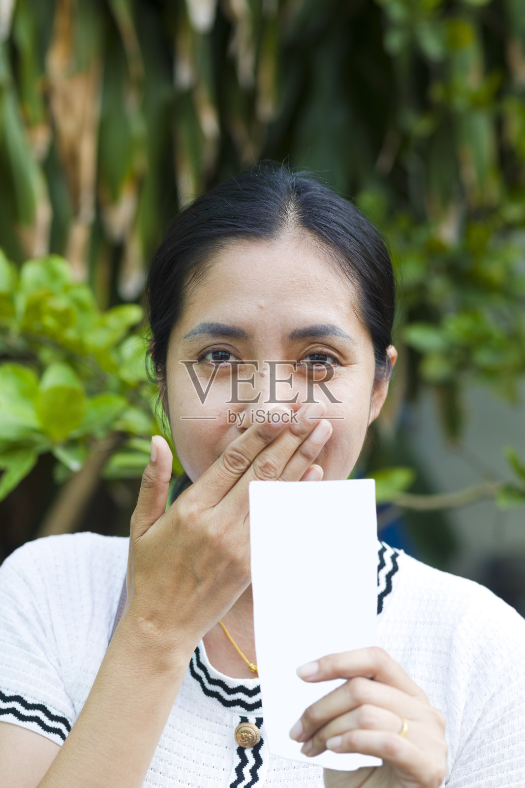 中彩票的泰国女子肖像照片摄影图片