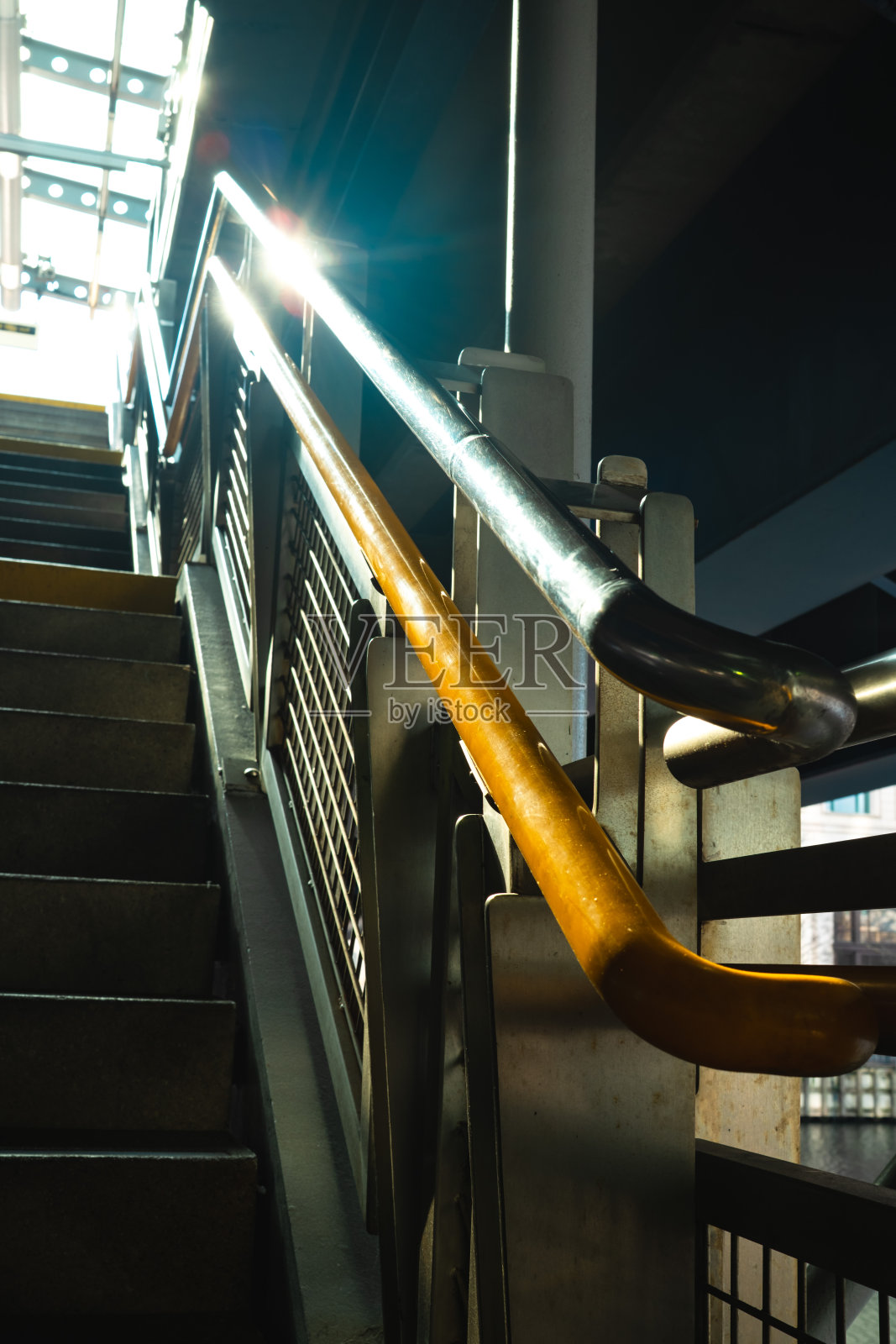 地铁站内楼梯照片摄影图片