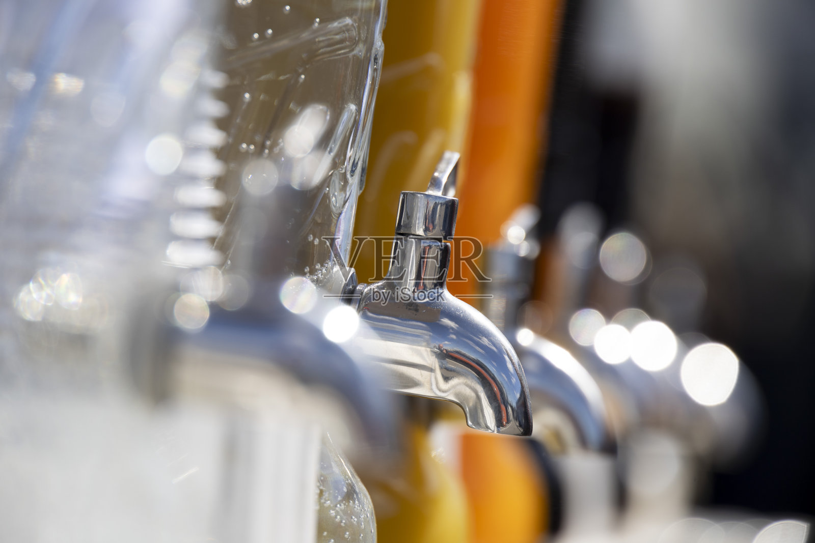 连续点击饮料分配器照片摄影图片