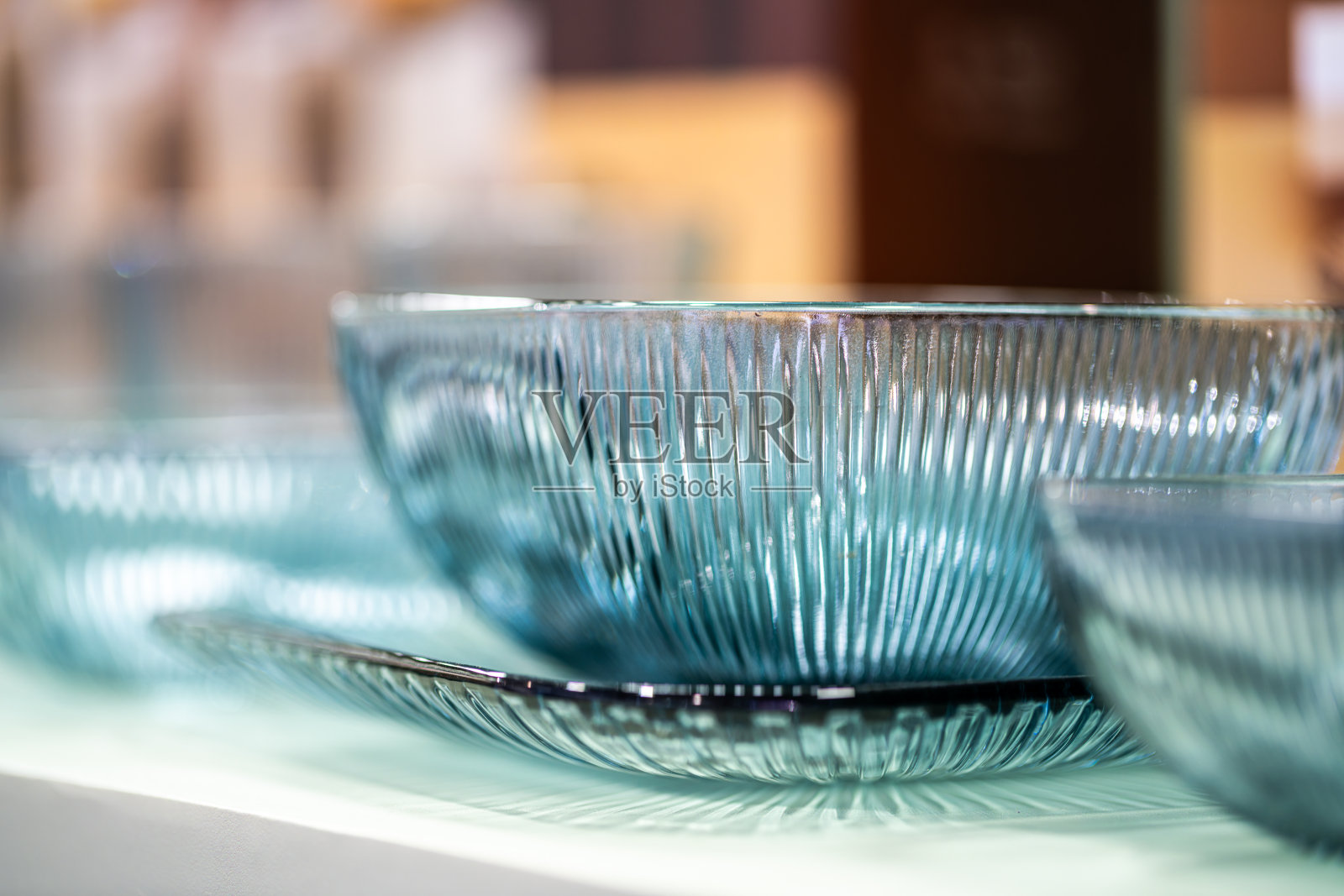 现代玻璃器皿照片摄影图片