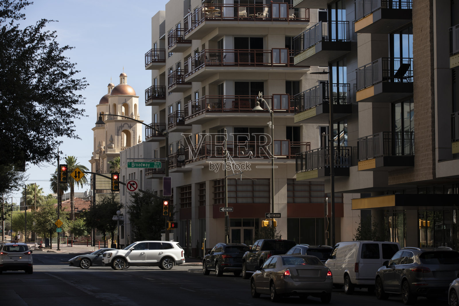 图森市中心的教堂和天际线照片摄影图片