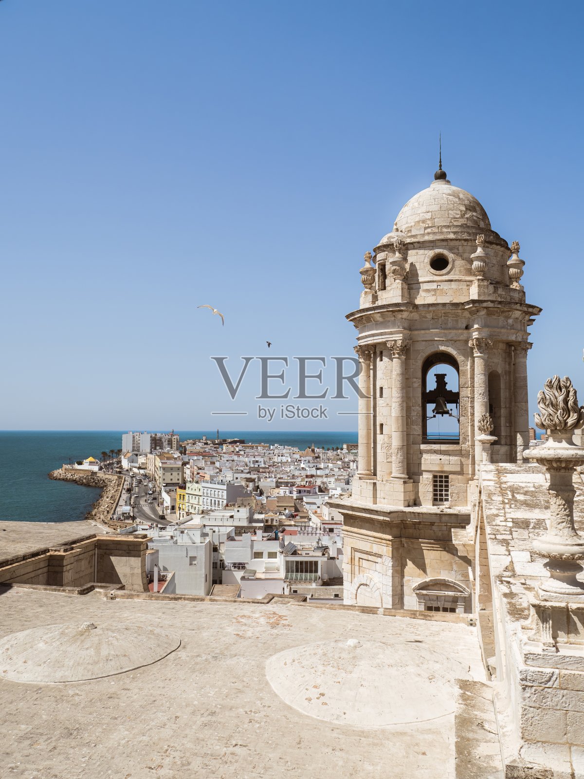 从加的斯大教堂的钟楼俯瞰城市全景照片摄影图片