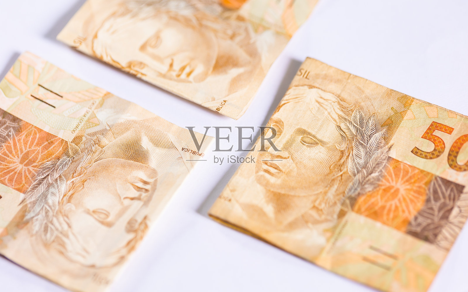 白色背景的巴西雷亚尔50雷亚尔钞票。货币、巴西和巴西经济。照片摄影图片