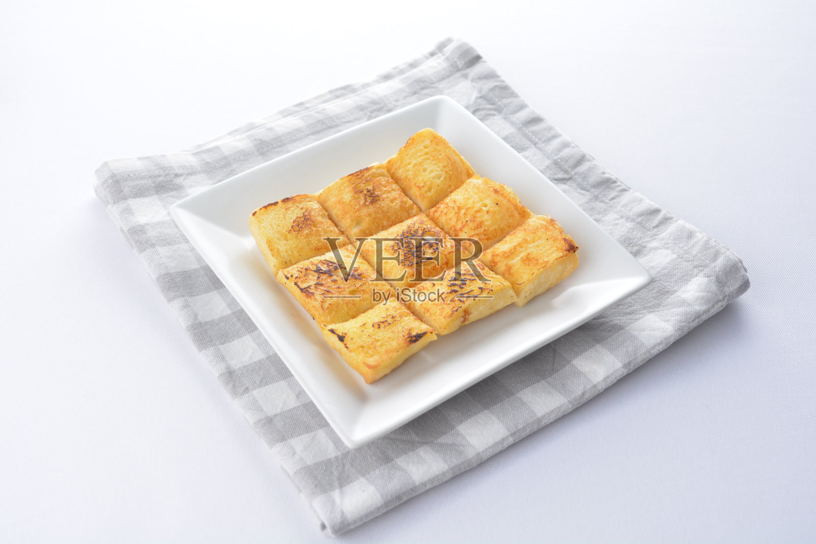 法式吐司炸蛋搭配半熟鸡蛋和咖啡照片摄影图片