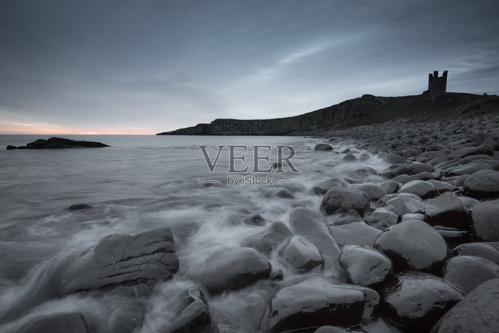 诺森伯兰海岸-长时间暴露-黄昏照片摄影图片