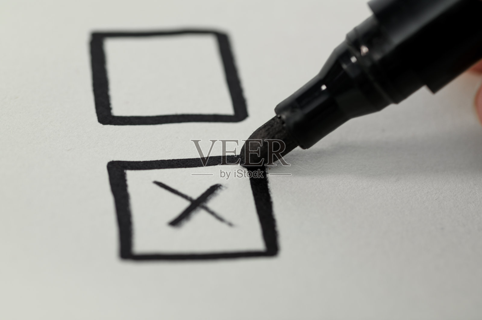 在选票上用X标记你的选择照片摄影图片