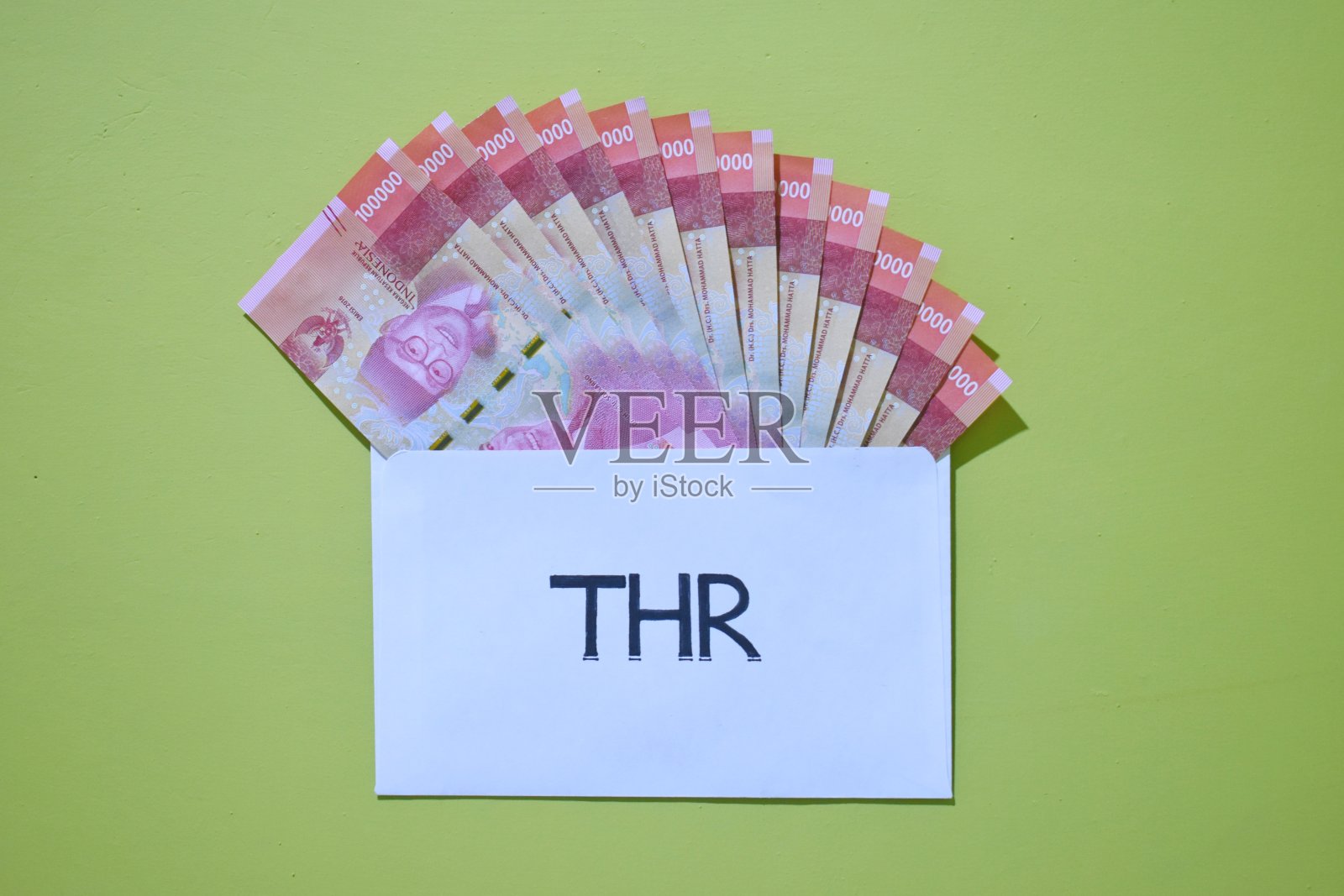 Thr (tunjangan hari raya)照片摄影图片