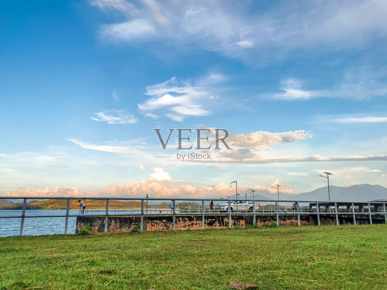 山和湖的卡松水库，那空斯里塔玛拉照片摄影图片