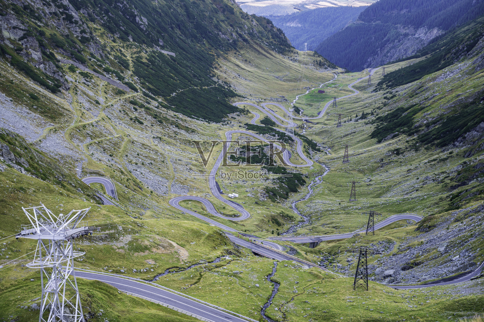 高山上的柏油路照片摄影图片