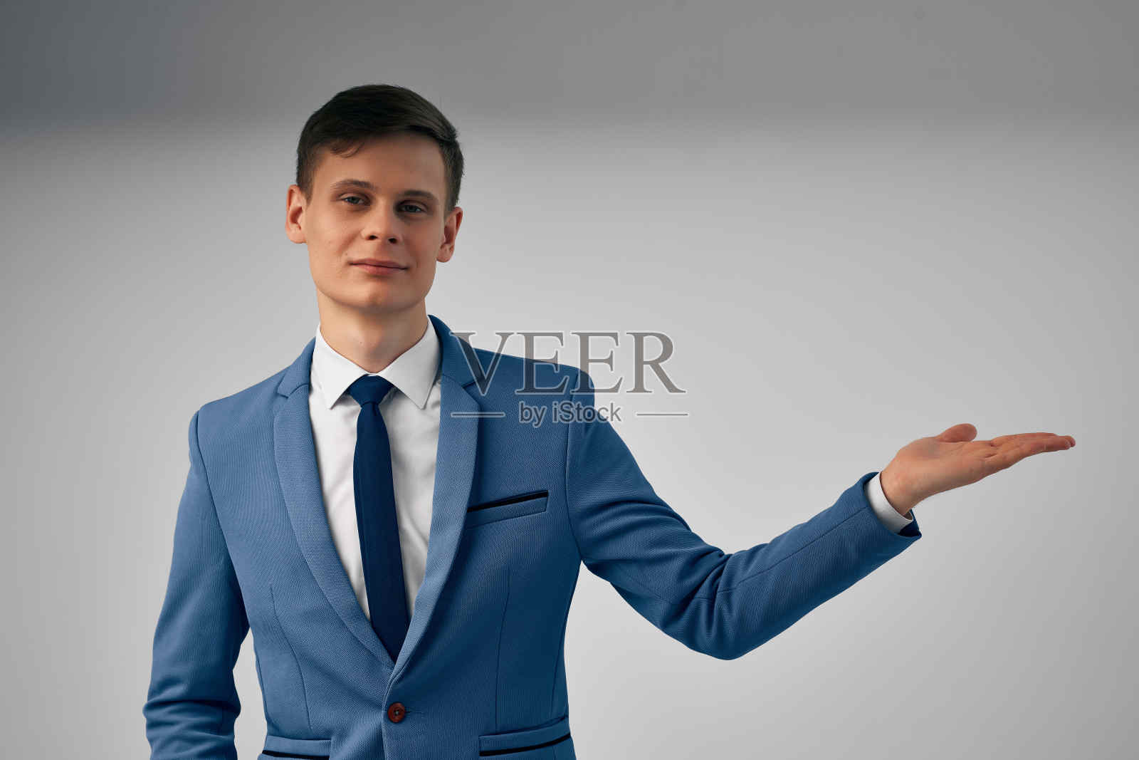 西装生意人自信办公室经理现代风格照片摄影图片