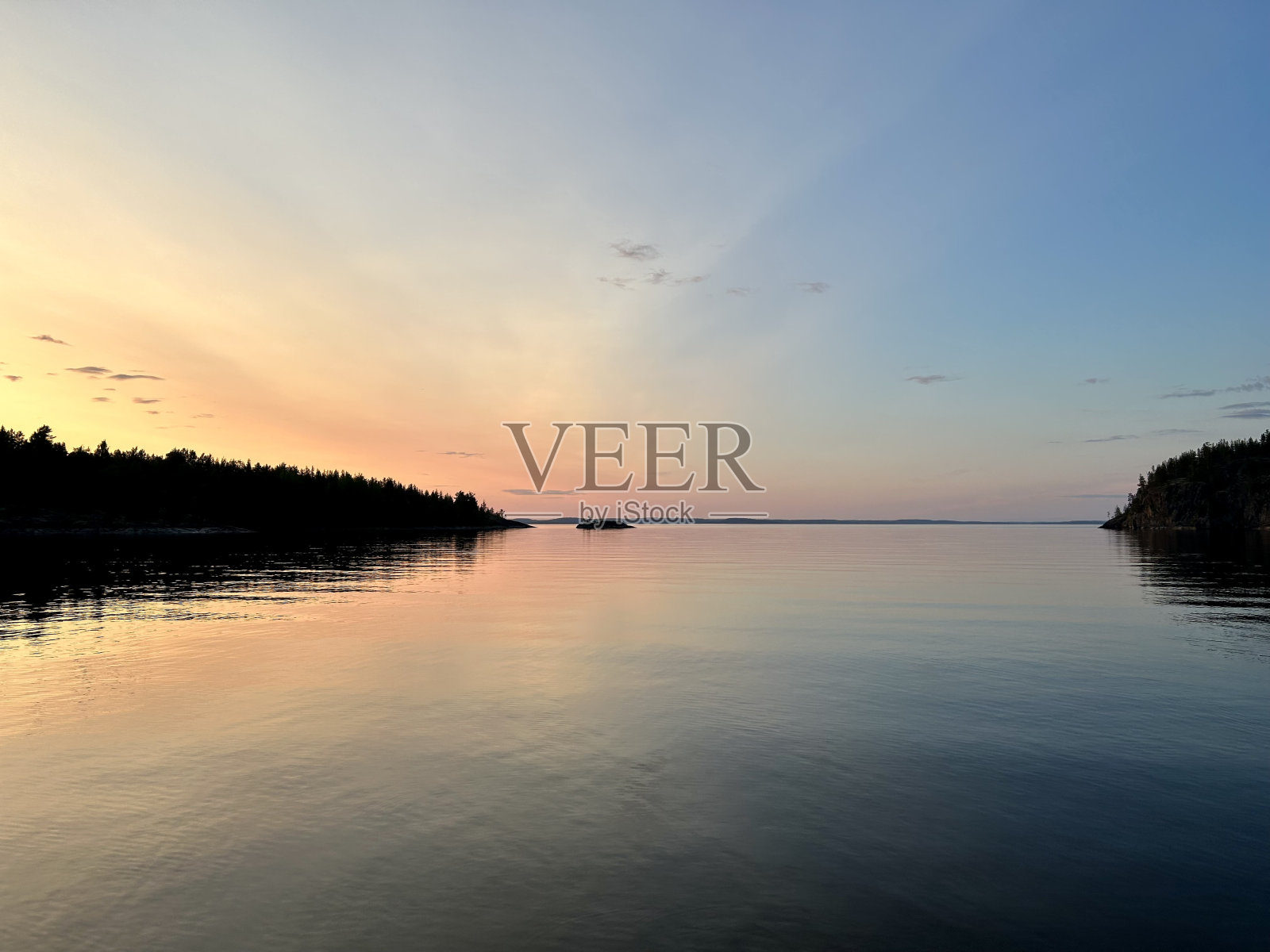 晚上拉多加湖照片摄影图片