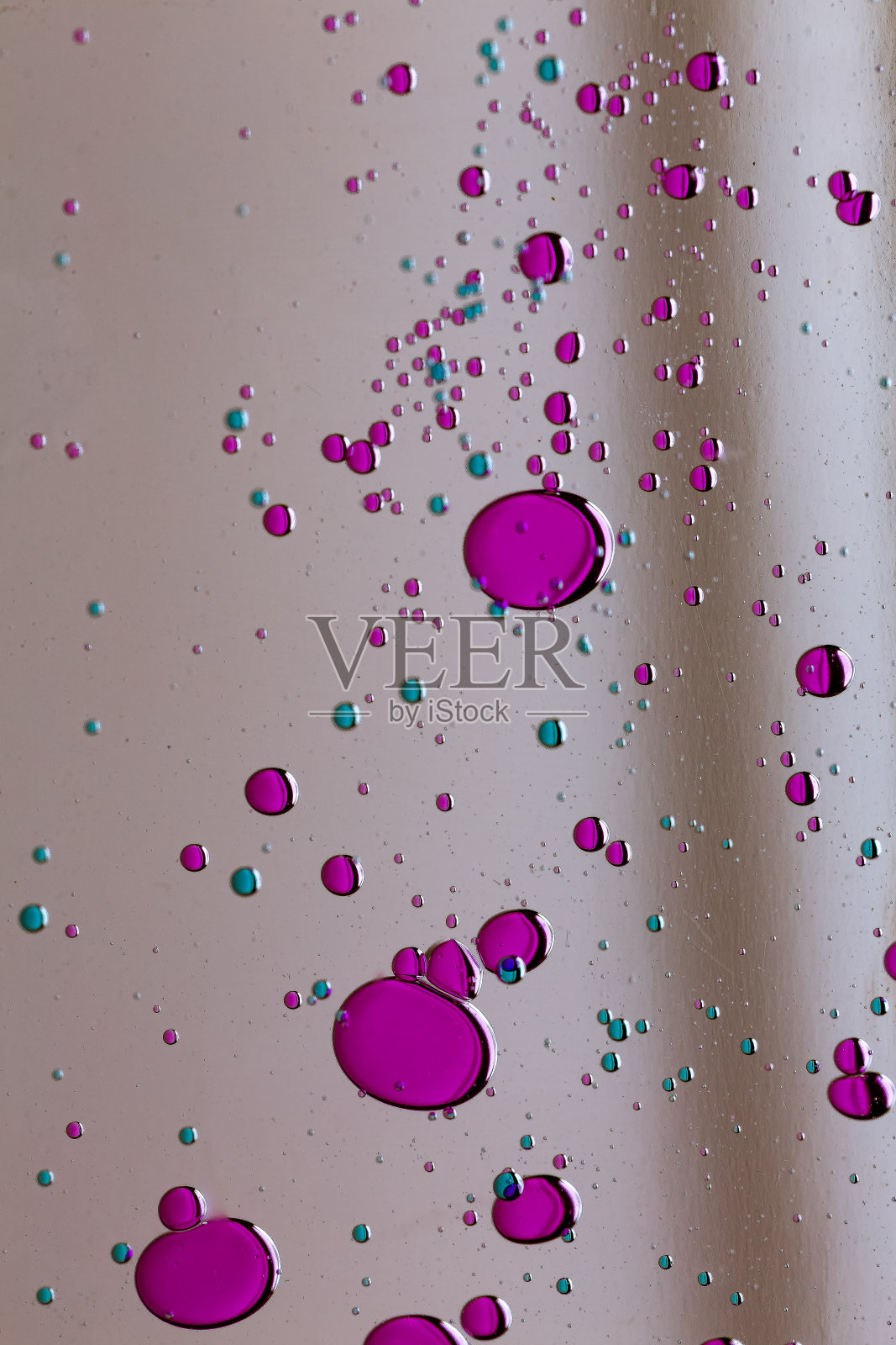 水中有色油照片摄影图片