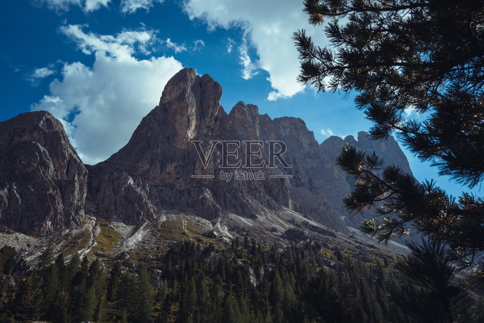 夏天意大利白云石的风景照片摄影图片