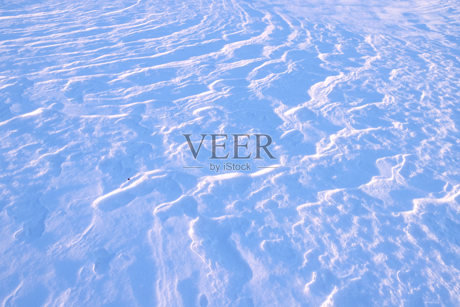 冬季平原上的雪浪。抽象。背景照片摄影图片