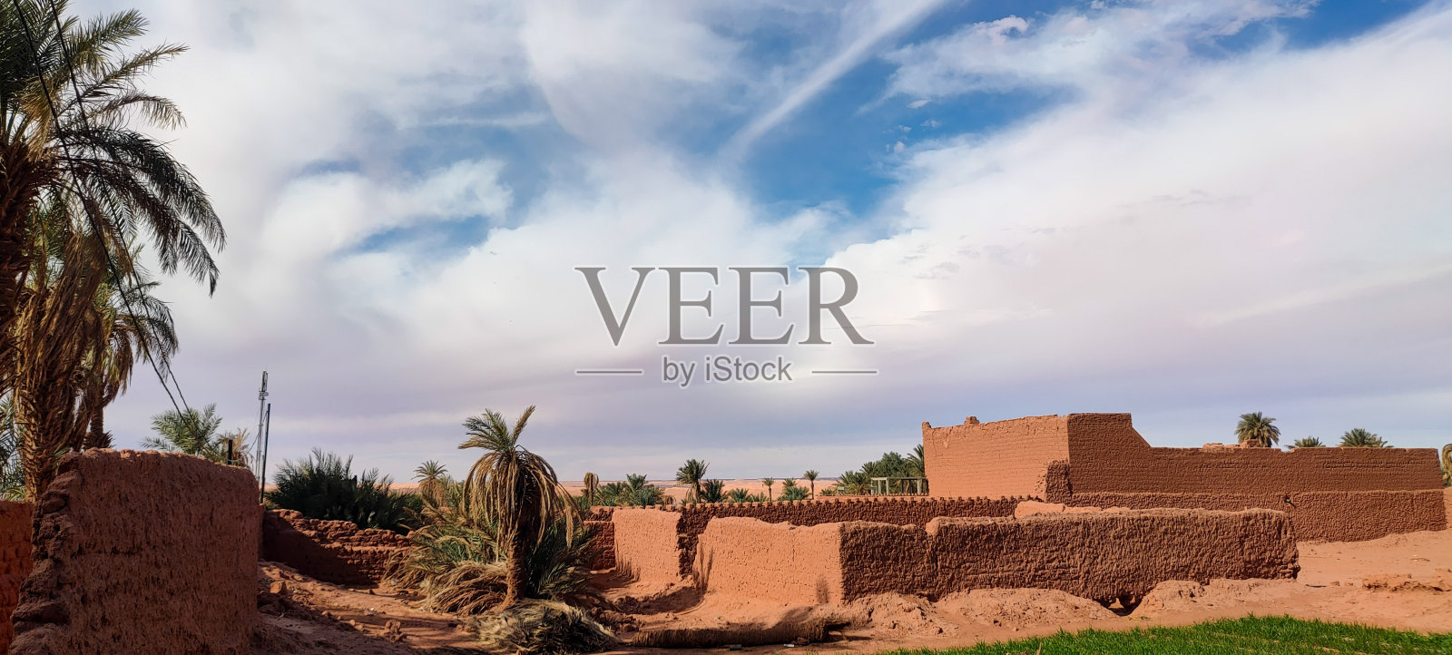 阿尔及利亚的红色绿洲蒂米蒙照片摄影图片