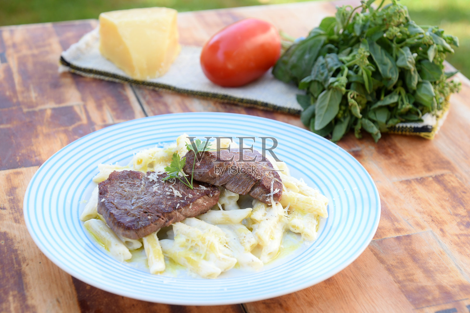 意式肉酱空心粉照片摄影图片