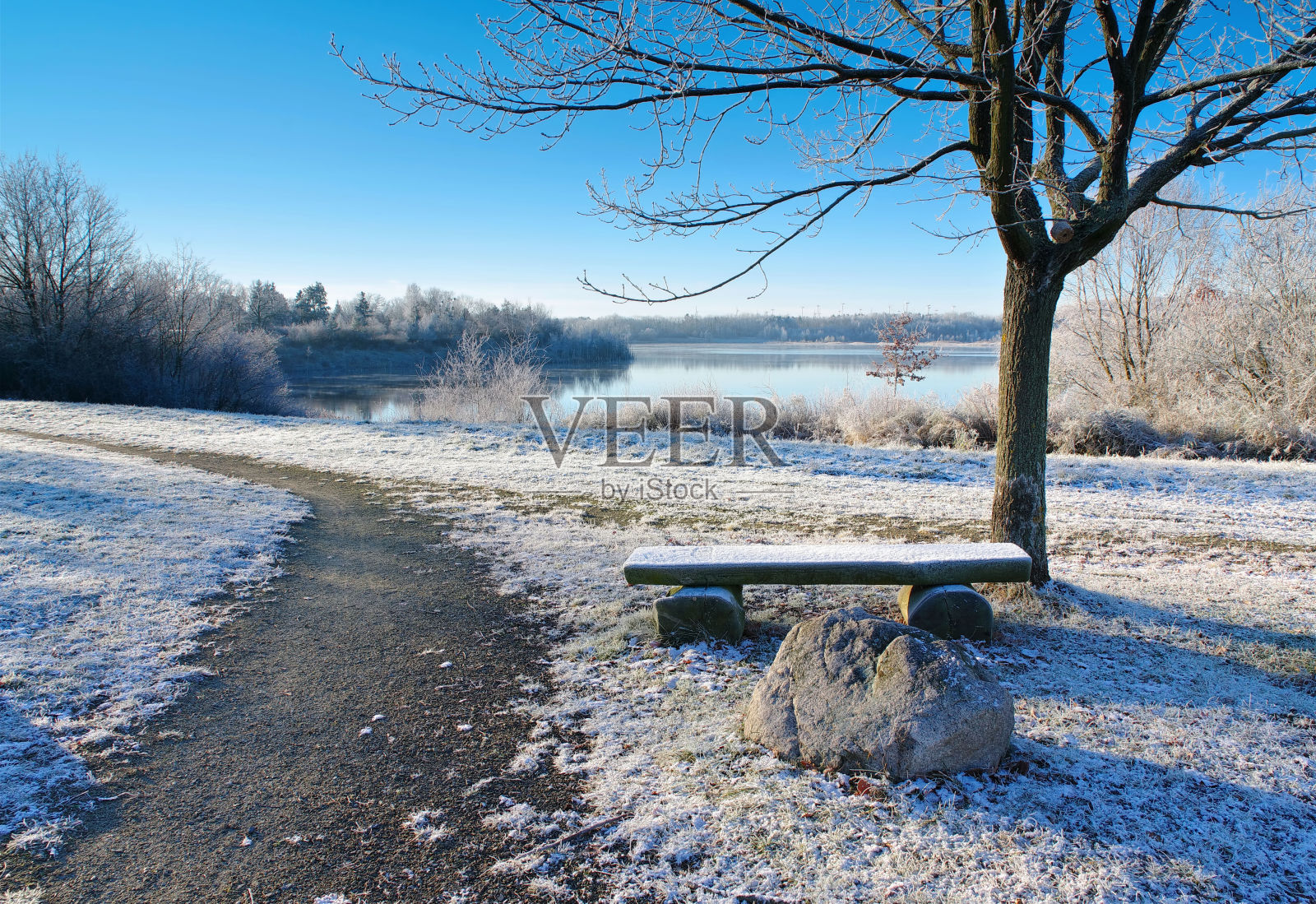 芦田湖区冬季的卓卓湖照片摄影图片