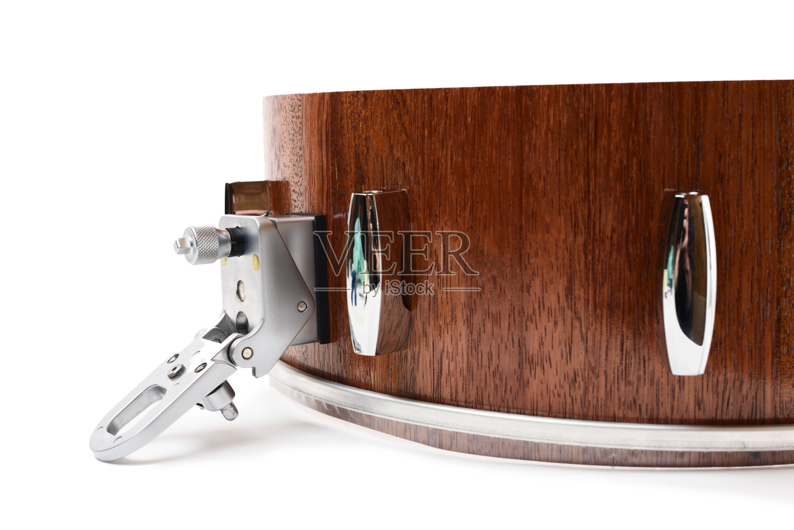 打击乐器。在白色背景上用木耳制作小军鼓照片摄影图片