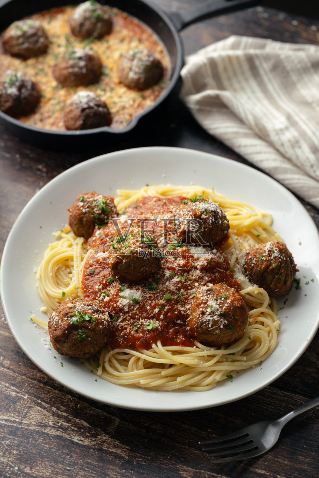 意大利肉丸配意大利沙司照片摄影图片