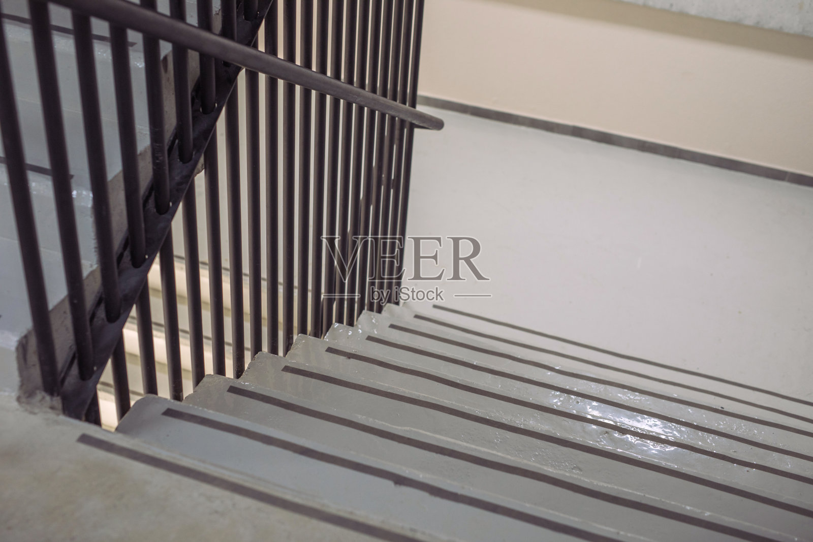 豪华浴室，豪华浴室后面的空间，公园里小屋的空间，公园里小屋照片摄影图片