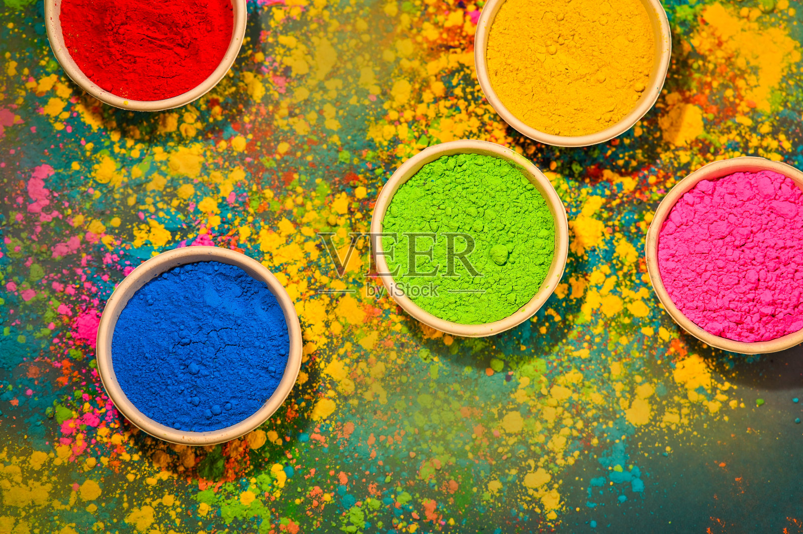 有机古拉色彩碗为胡里节。节日快乐照片摄影图片