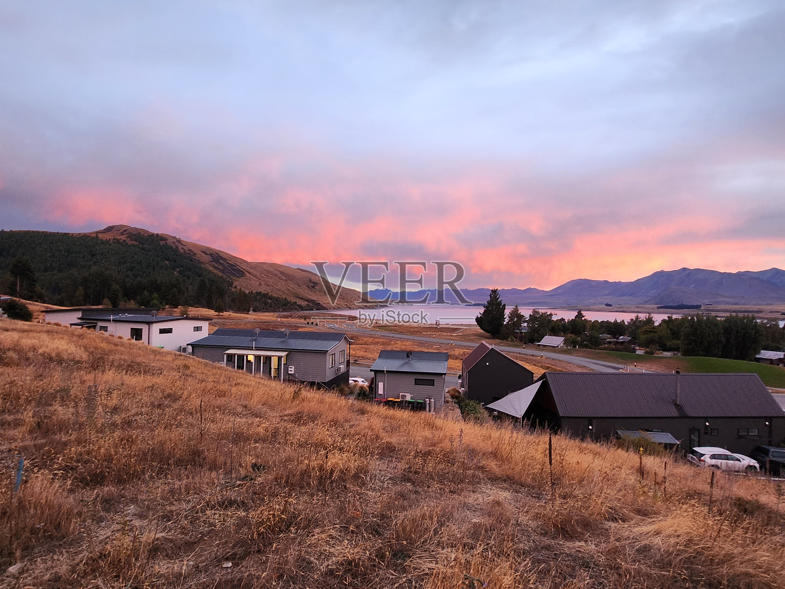 蒂卡波湖日出照片摄影图片