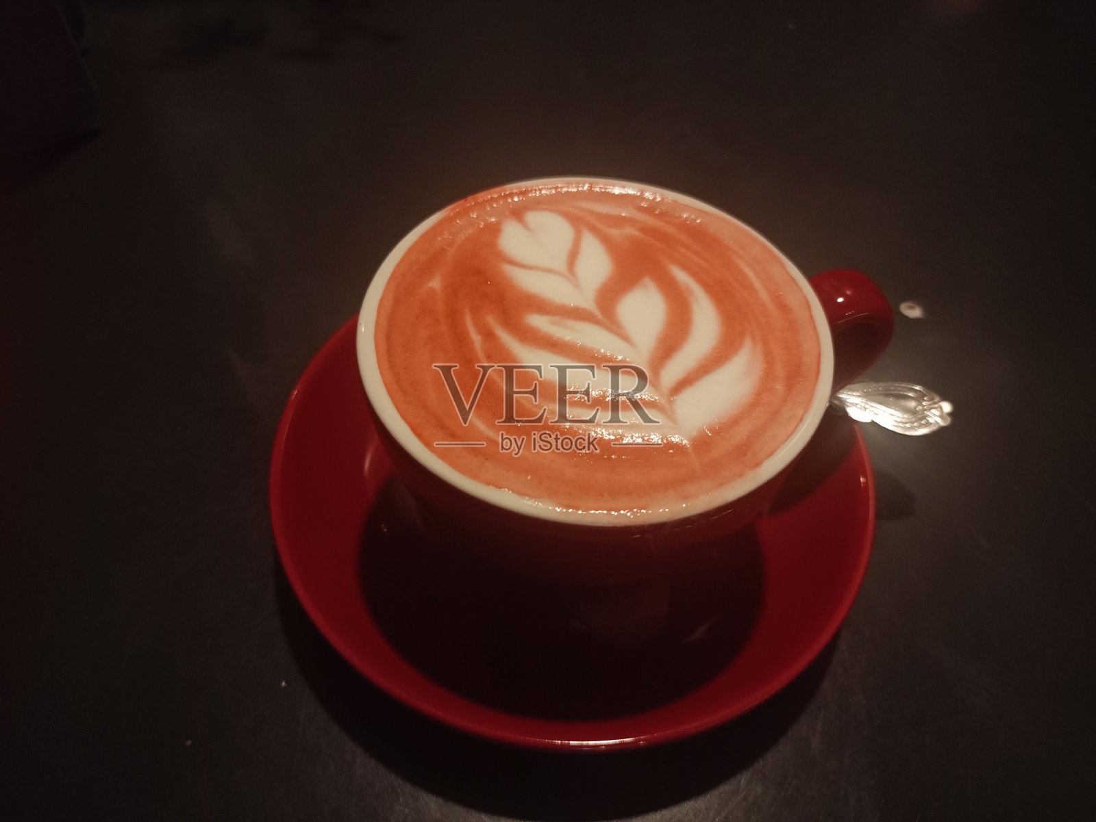 红丝绒拿铁照片摄影图片