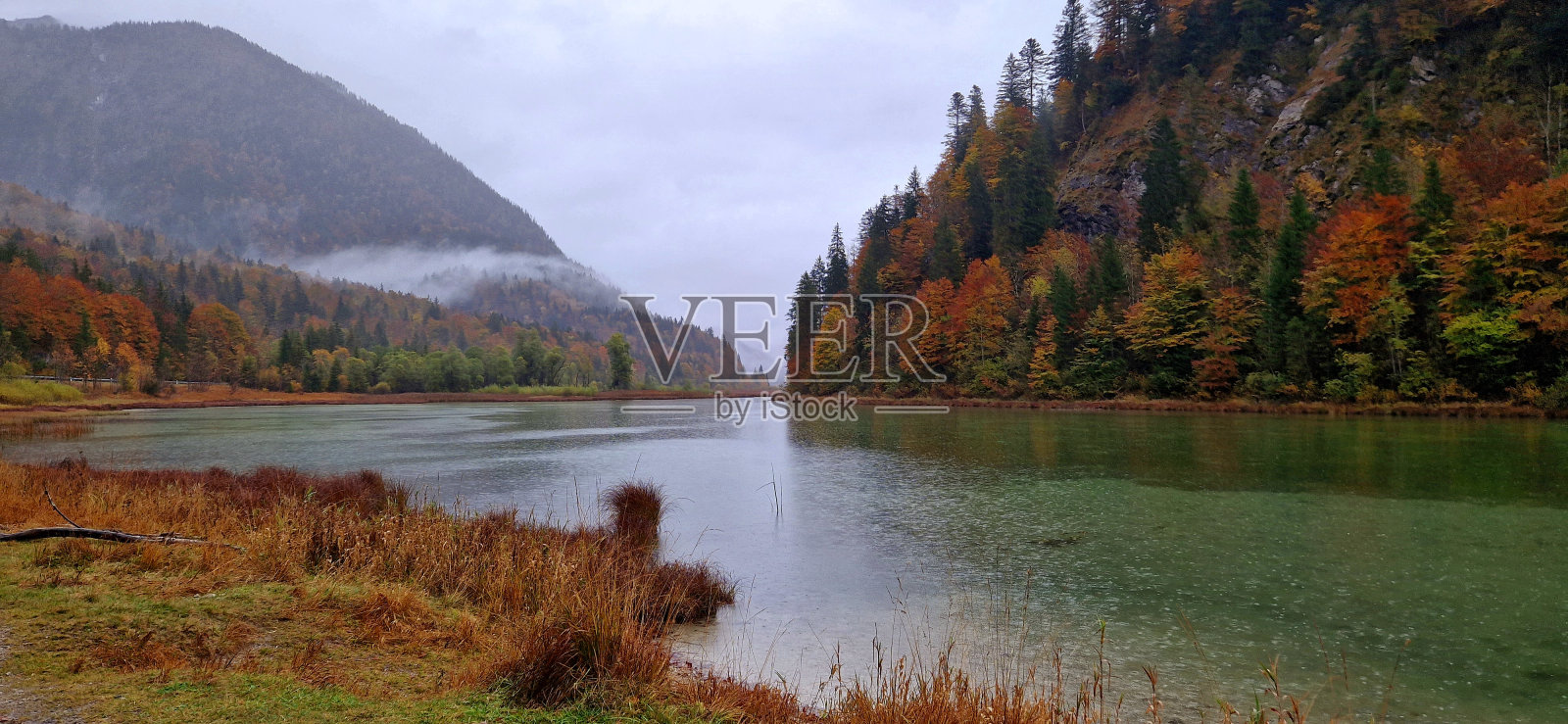 鲁尔波丁附近的韦特湖照片摄影图片