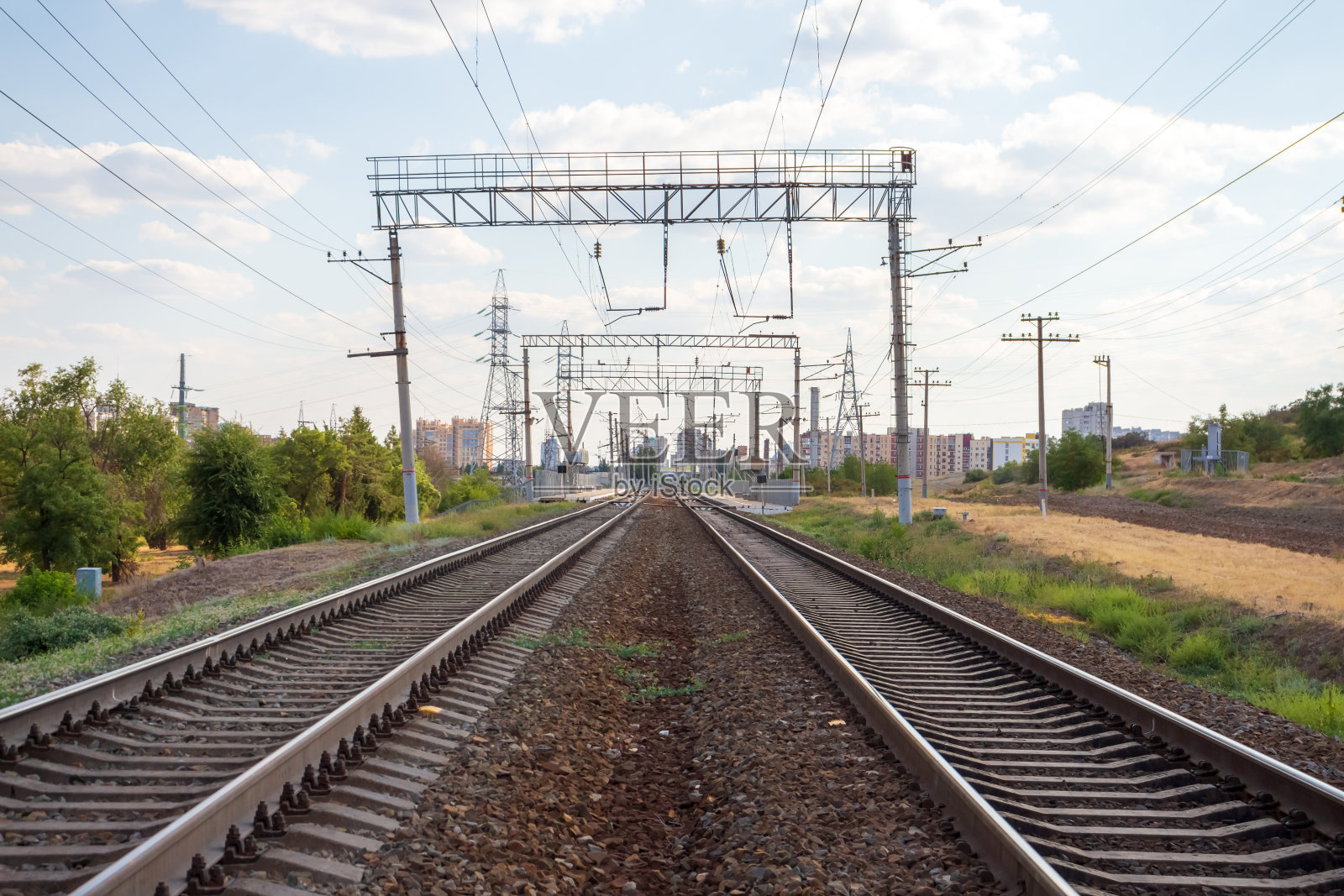 空荡荡的铁轨照片摄影图片