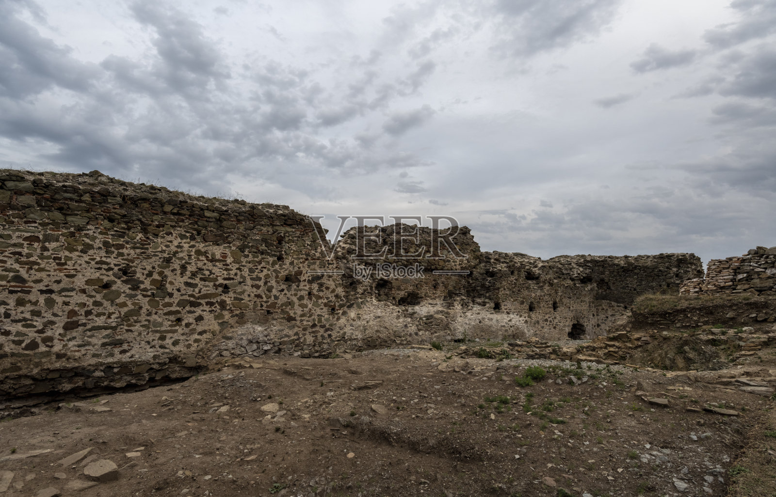 Koprijan遗址(Kurvingrad, Kurvinokape, Korvingrad)，塞尔维亚中世纪堡垒，位于塞尔维亚南部尼斯附近照片摄影图片