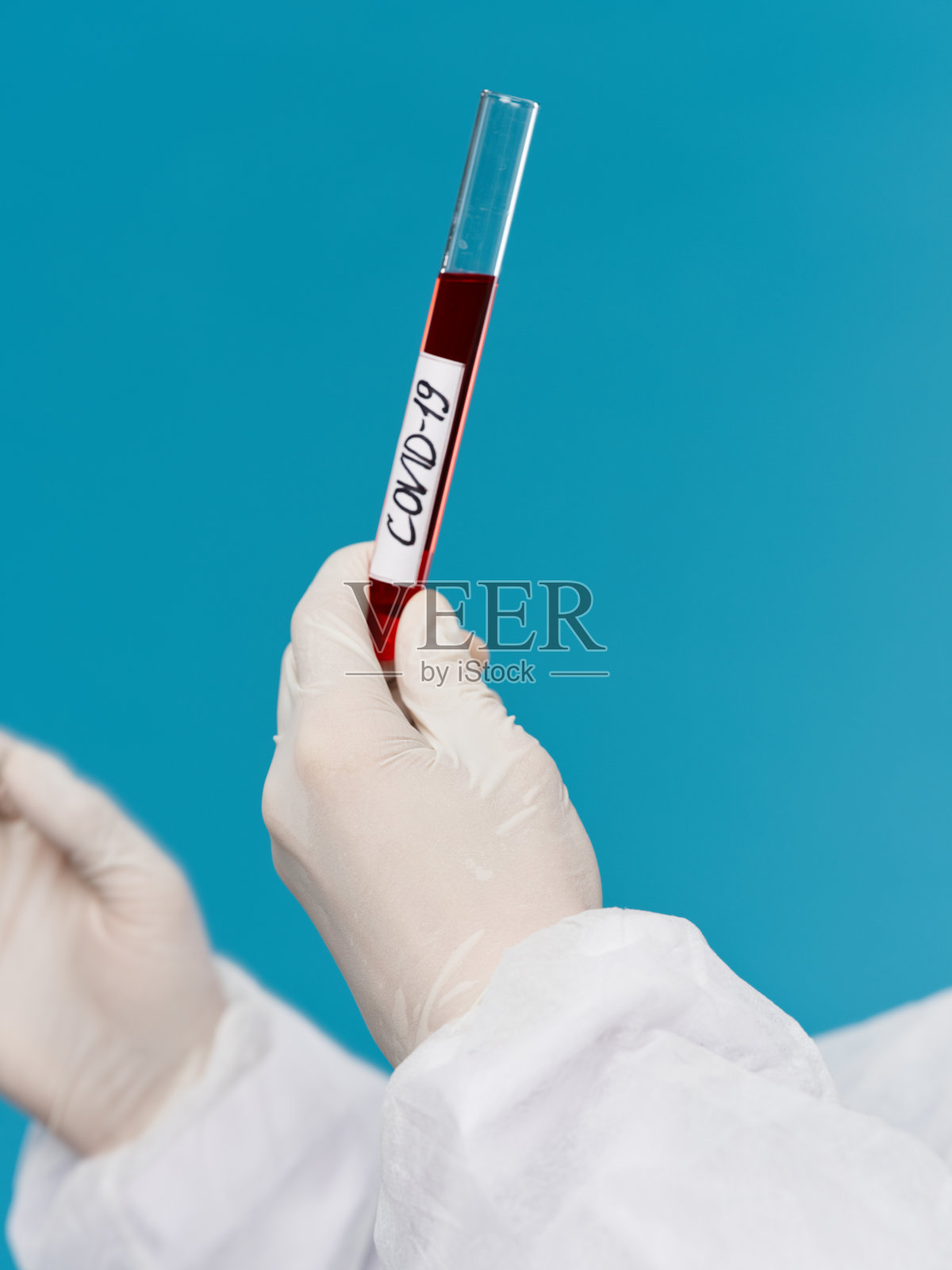 血液检测诊断研究实验室covid-19治疗蓝色背景照片摄影图片