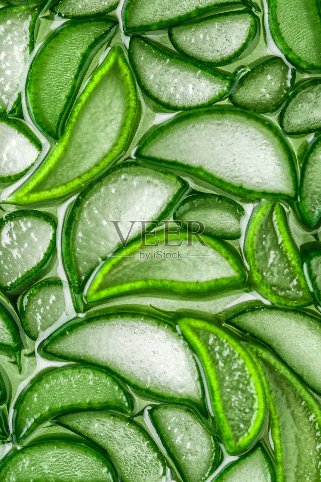 芦荟的特写。芦荟切片顶视图纹理背景。芦荟植物，天然有机更新化妆品，替代药物。芦荟叶片滴照片摄影图片