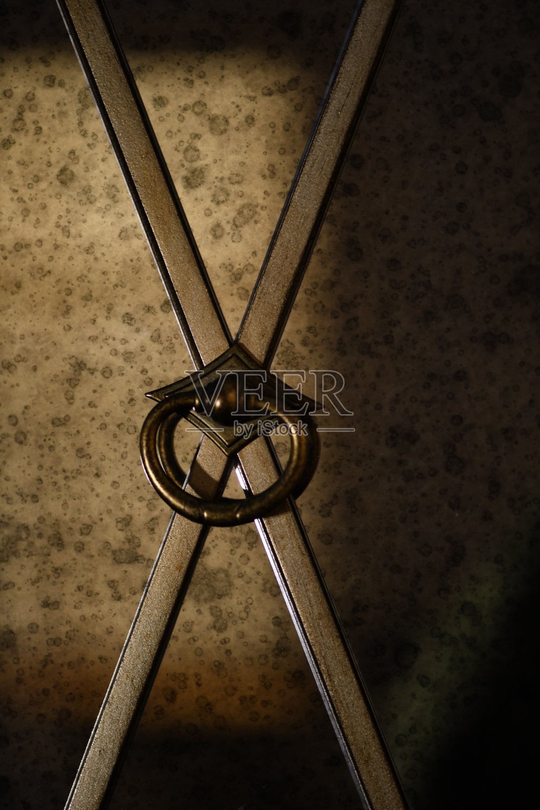 一个有质感的玻璃门特写——优雅、有趣、与众不同照片摄影图片