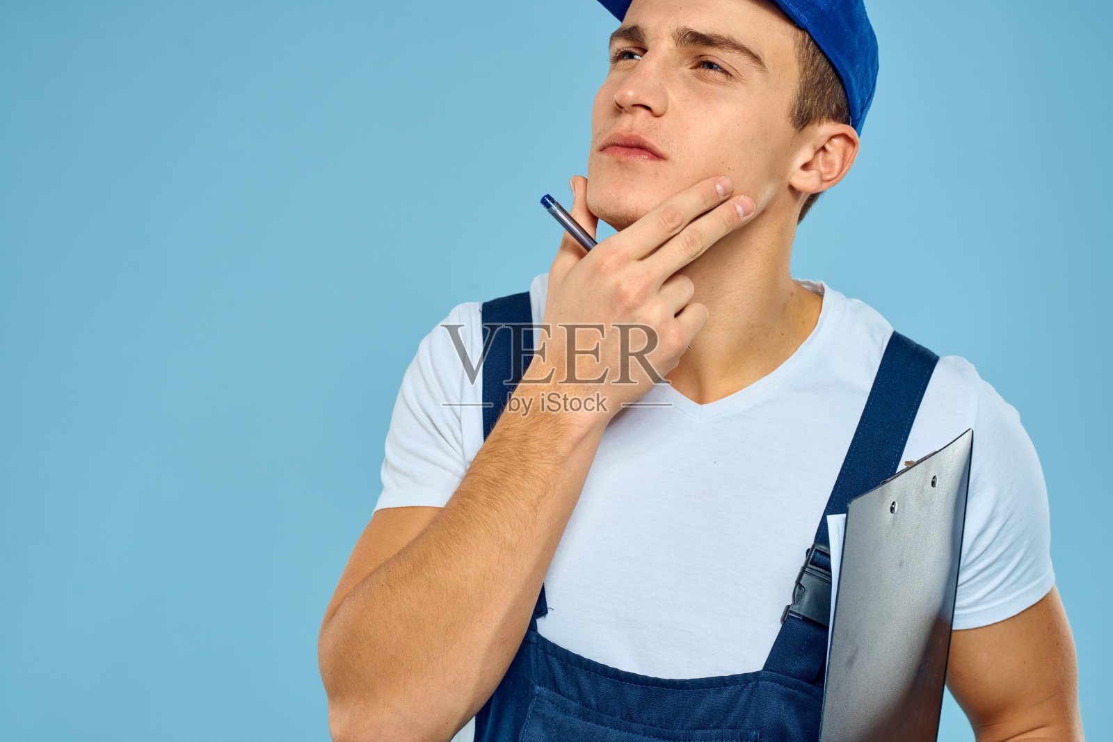 配送服务人员绘制服务蓝色背景照片摄影图片